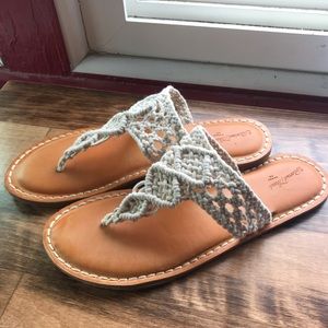 Universal Thread thong sandal LIKE NEW